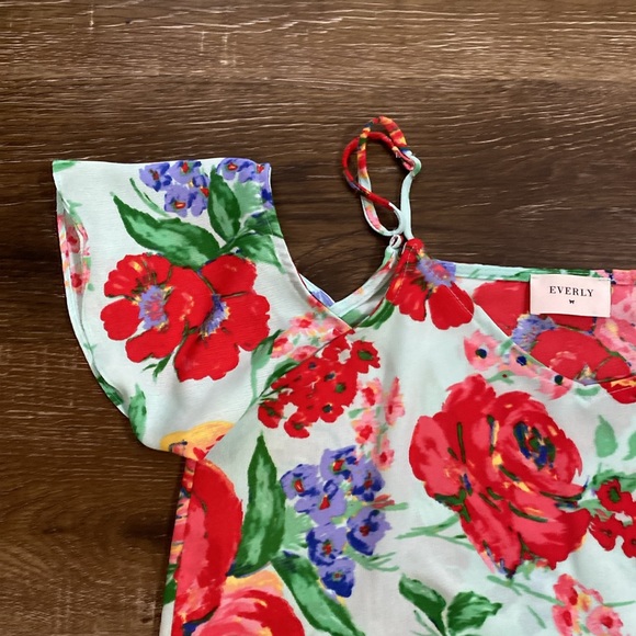 Everly  cold shoulder top - Picture 4 of 6